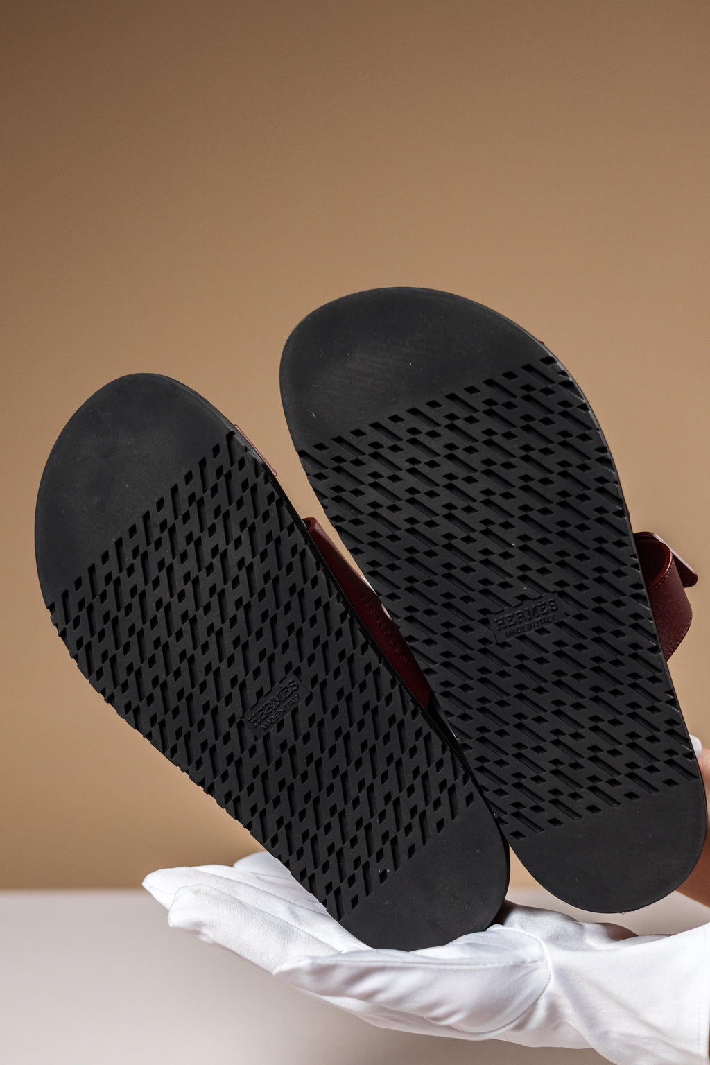 Hermès Chypre Sandals rouge H