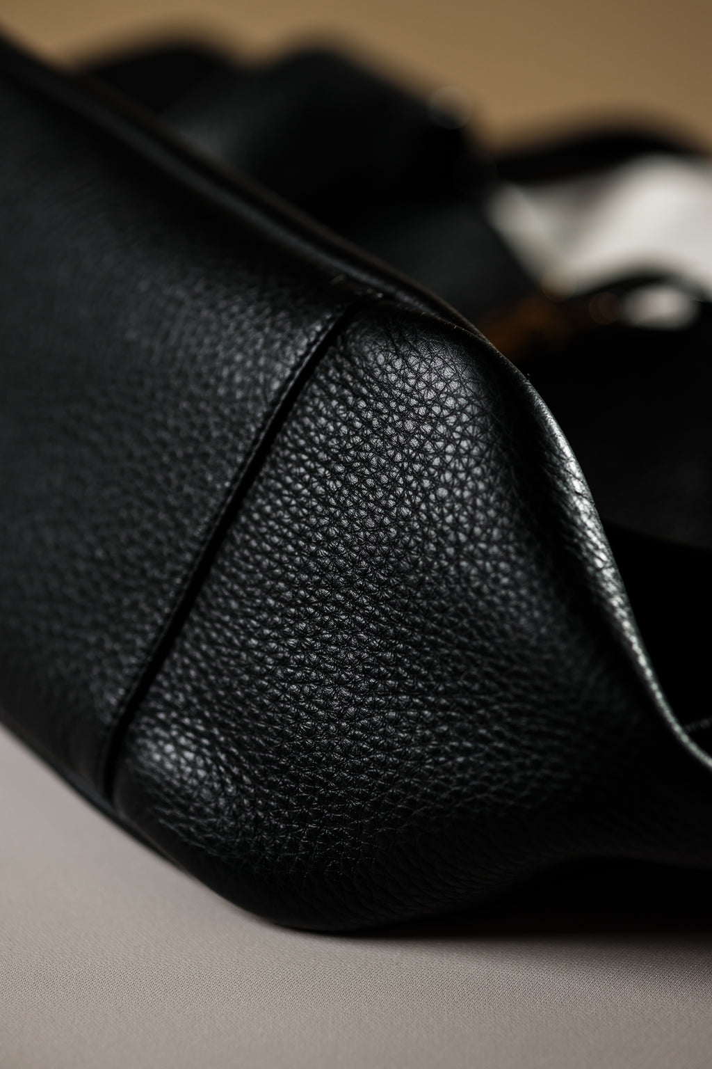 Saint Laurent Le 5 À 7 Bea leather tote bag