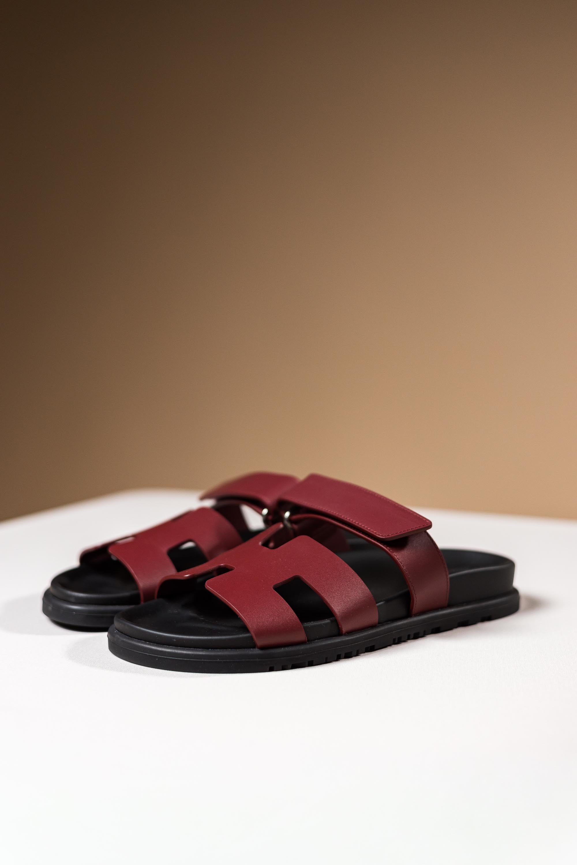 Hermès Chypre Sandals rouge H