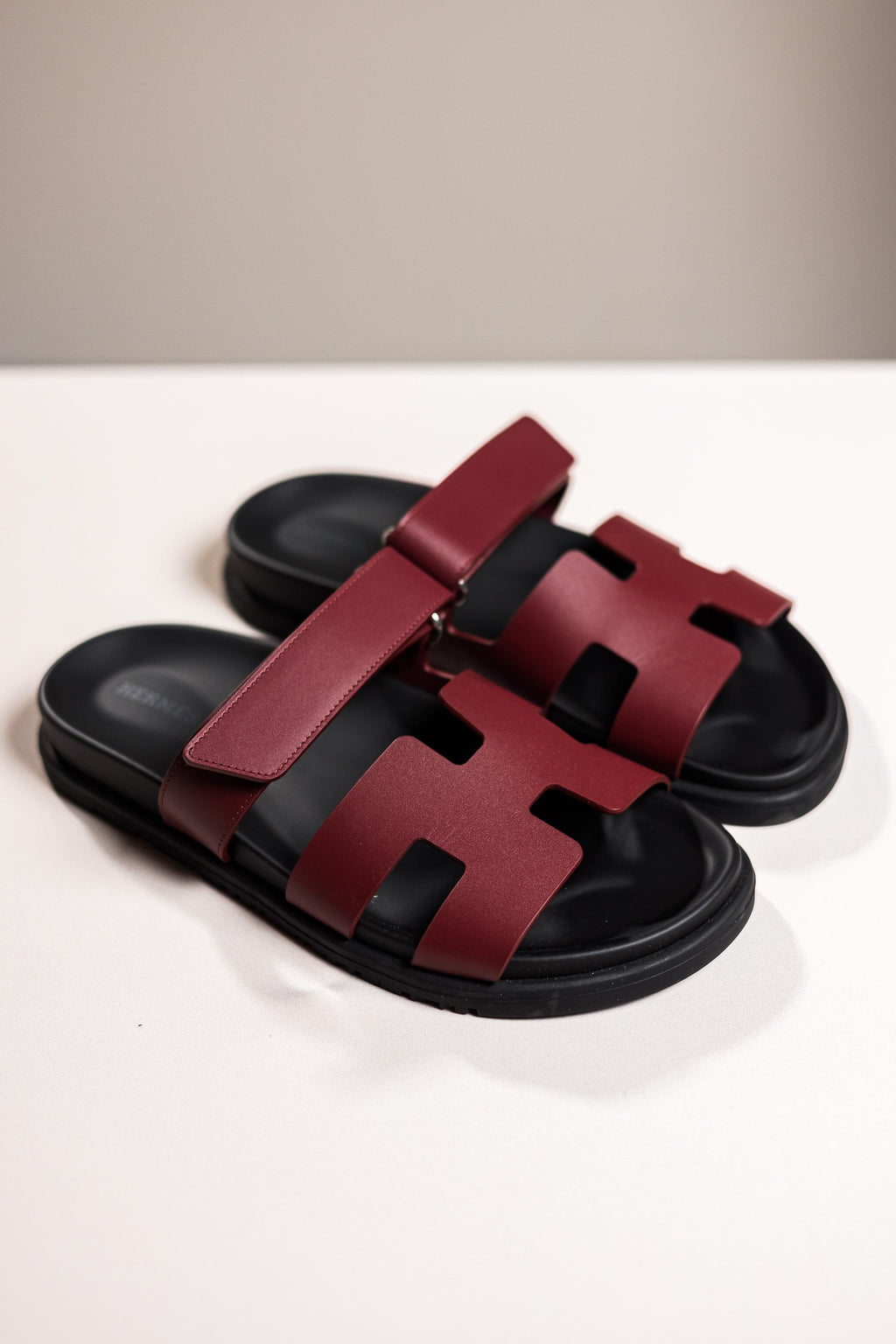 Hermès Chypre Sandals rouge H