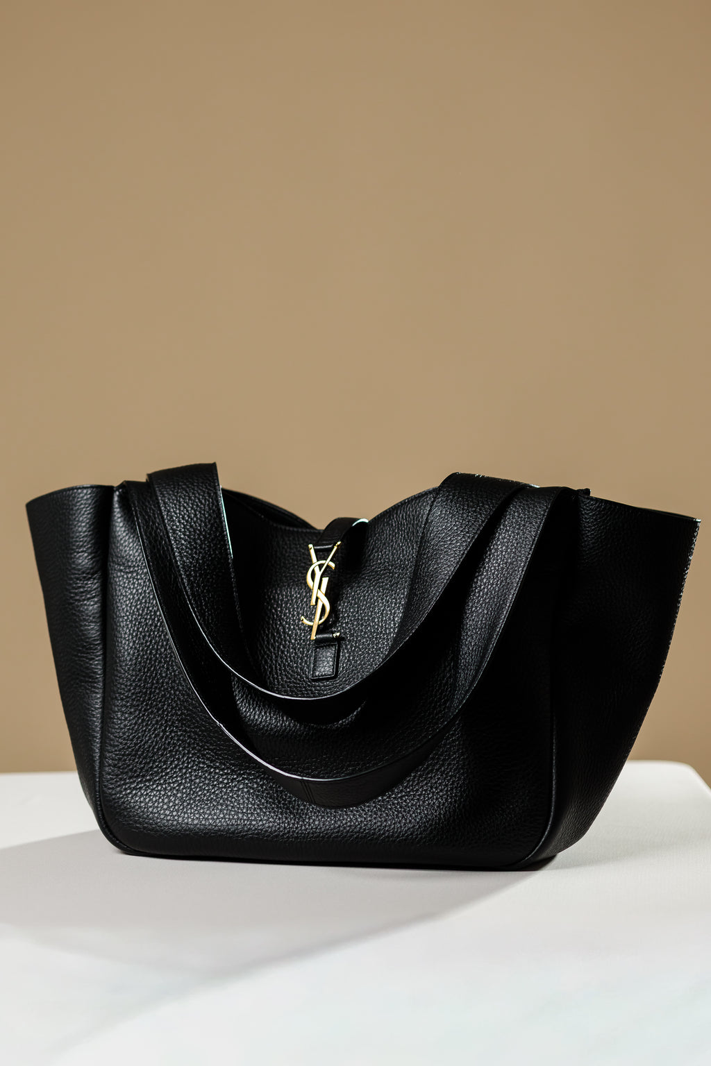 Saint Laurent Le 5 À 7 Bea leather tote bag