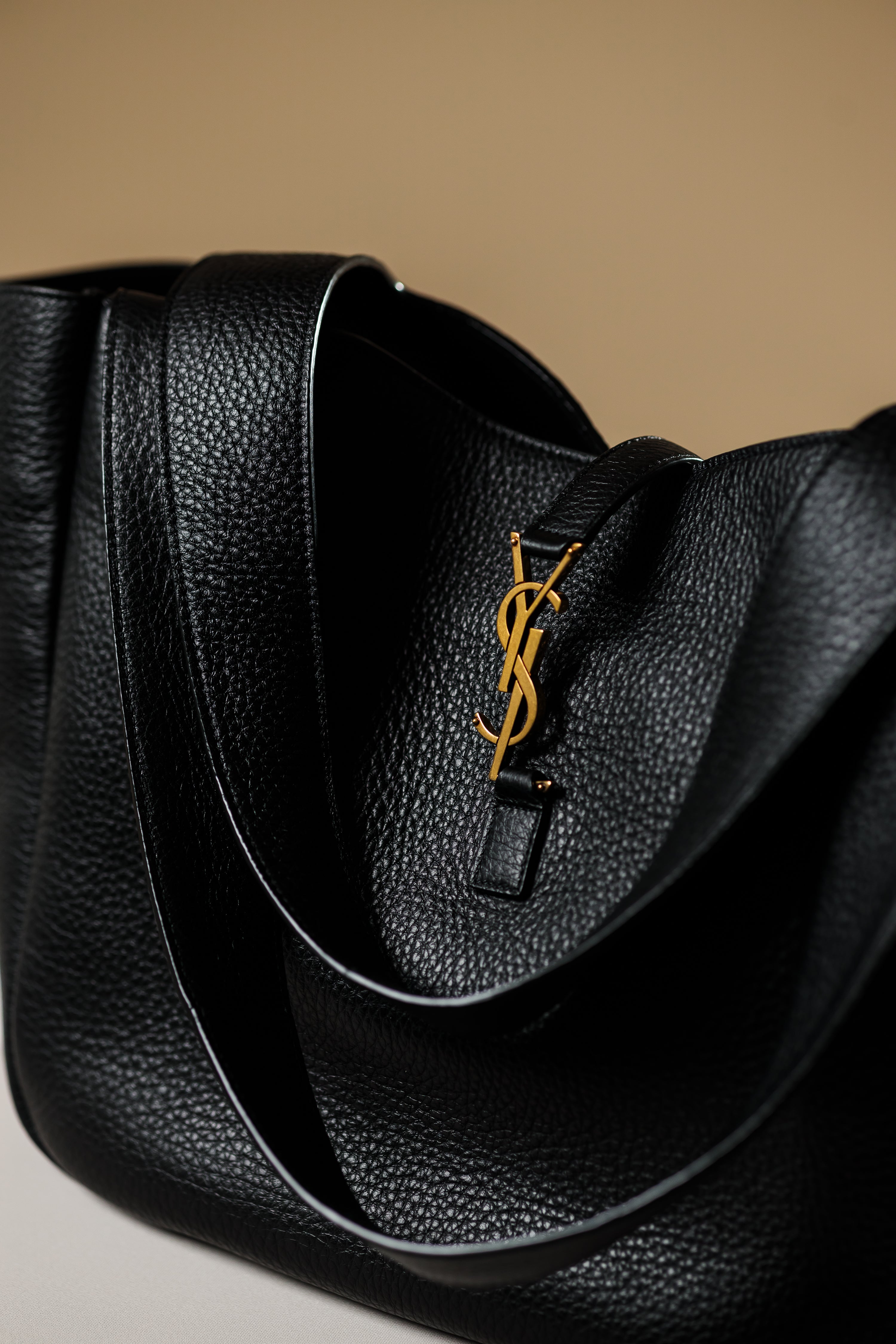 Saint Laurent Le 5 À 7 Bea leather tote bag